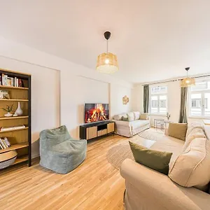 https://stylisches-zentrales-city-apartment-mit-2-balkonen.bestleipzighotels.com